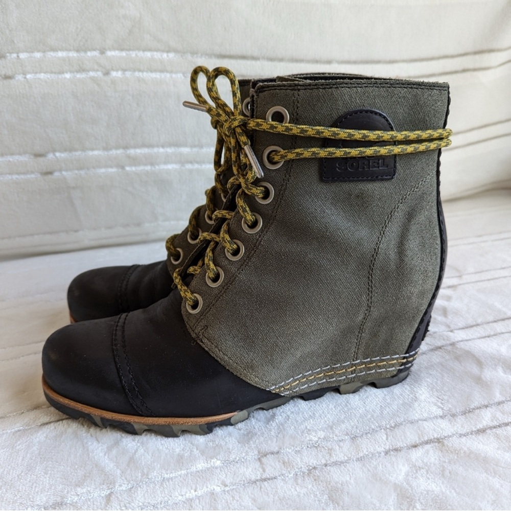 Sorel 8.5 Women's Black and Green Lace-Up 1964 Premium Wedge Boots